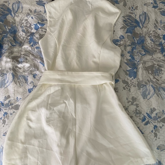 Prettlittlething asymmetrical romper with belt - Picture 2 of 3